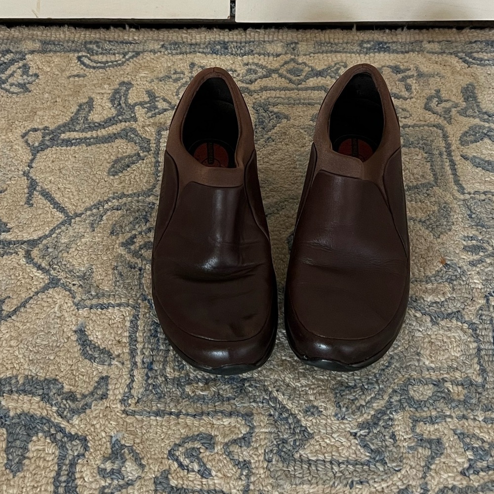 Spire Stretch QForm Slip On Brown Leather Shoes Sz 8 Air Cushion Lightly Worn